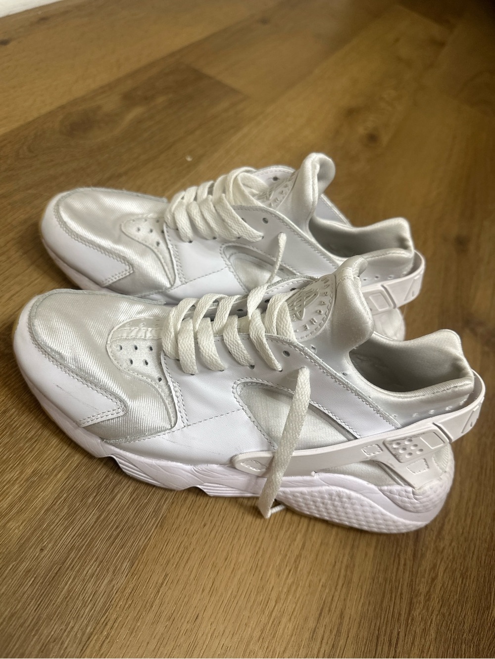 Nike Air Huarache Run Triple White Women’s Size 8.5 Athletic Running Sneakers